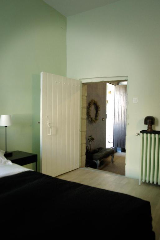 Monte Arena Bed and Breakfast Montaren-et-Saint-Médiers Habitación foto