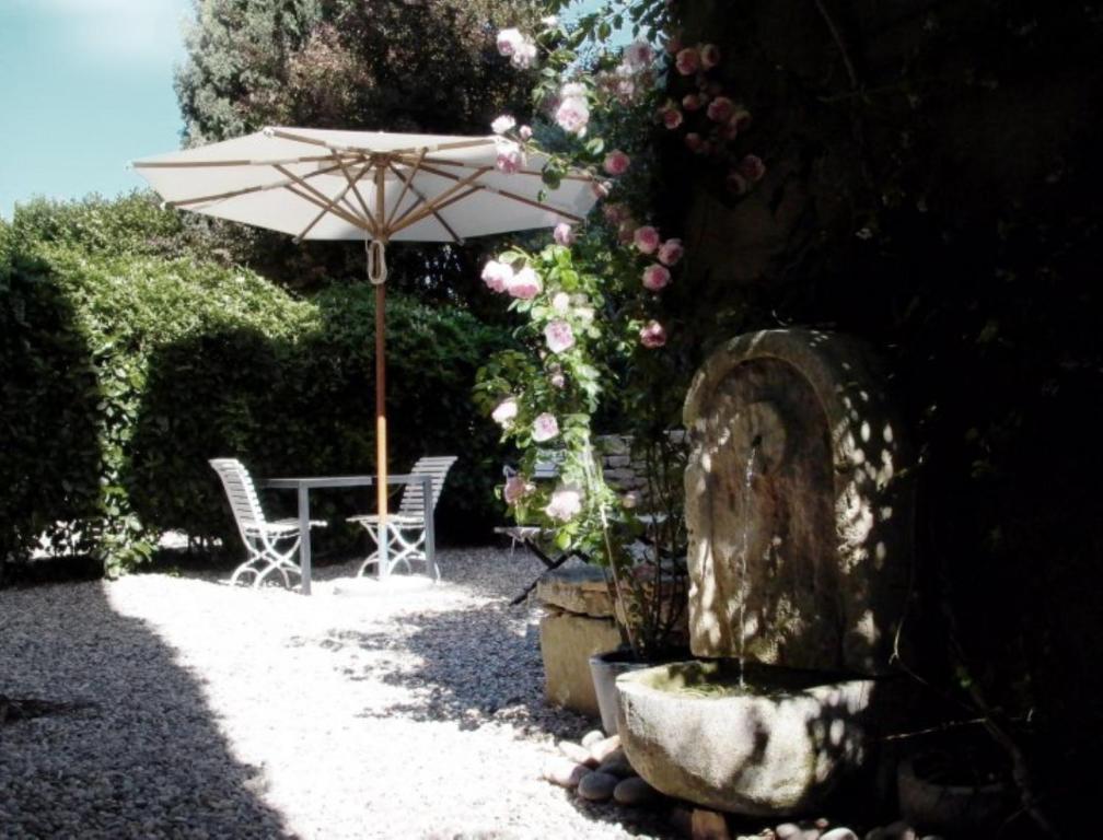 Monte Arena Bed and Breakfast Montaren-et-Saint-Médiers Exterior foto
