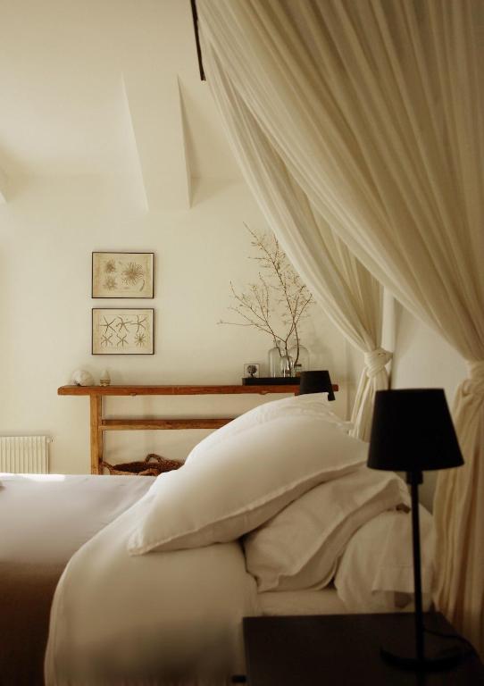 Monte Arena Bed and Breakfast Montaren-et-Saint-Médiers Exterior foto