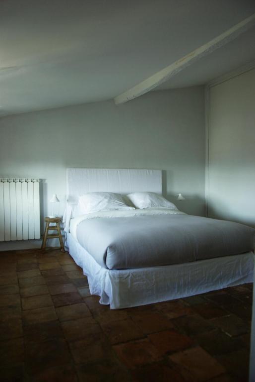 Monte Arena Bed and Breakfast Montaren-et-Saint-Médiers Exterior foto
