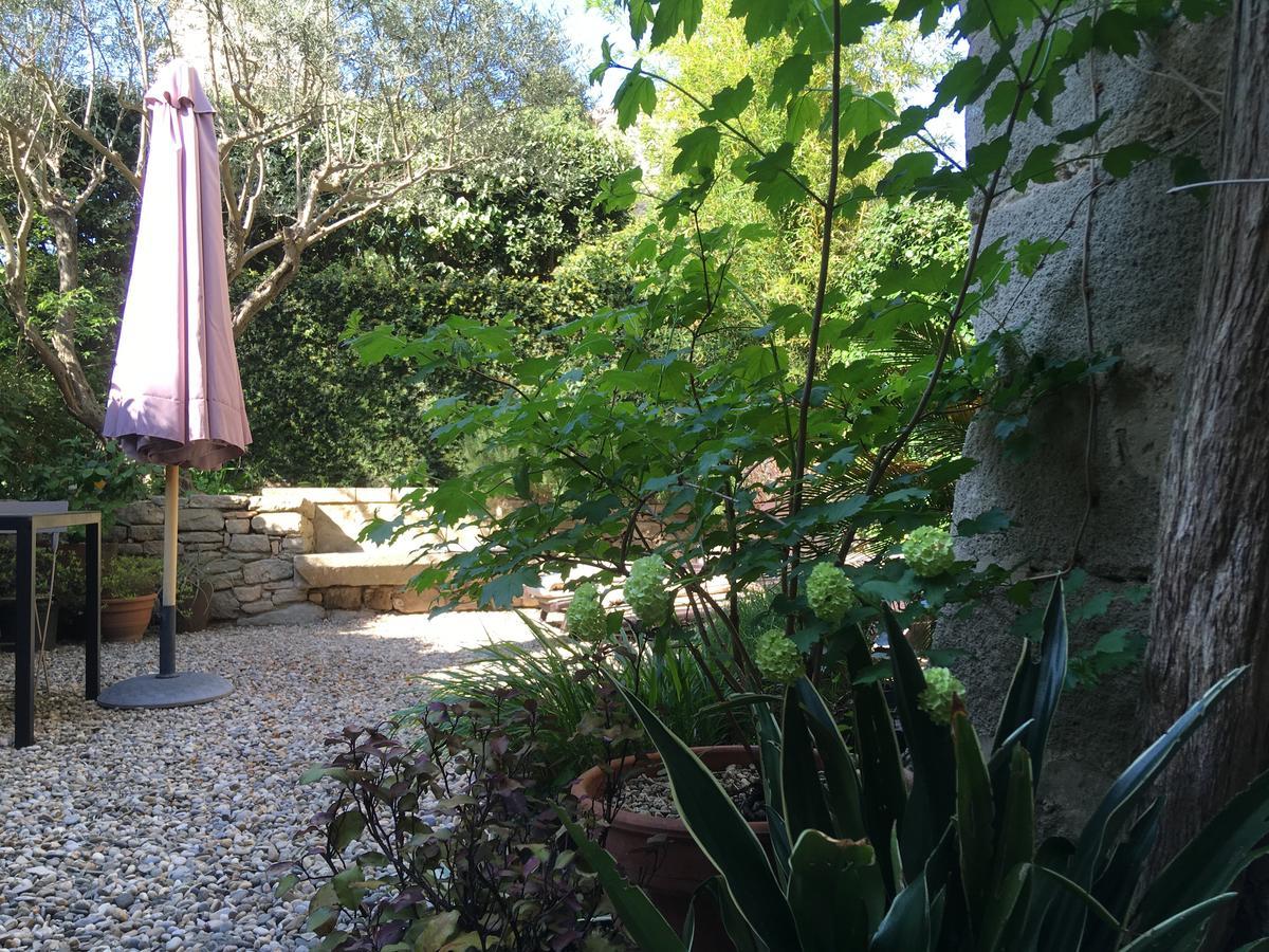 Monte Arena Bed and Breakfast Montaren-et-Saint-Médiers Exterior foto