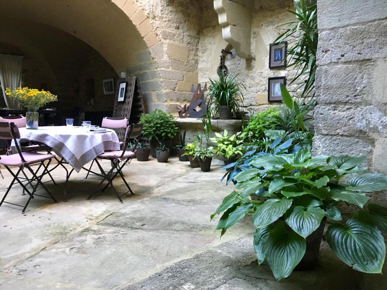 Monte Arena Bed and Breakfast Montaren-et-Saint-Médiers Exterior foto